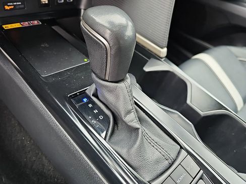 Used 2025 Toyota Camry SE image 15