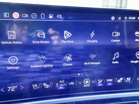 Used 2025 Chevrolet Equinox EV LT w/ Convenience Package II image 5