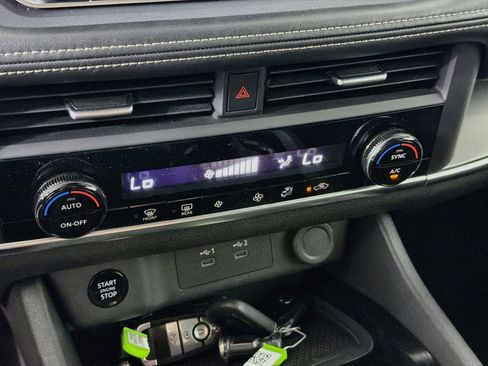 Used 2025 Nissan Rogue SV FWD image 23