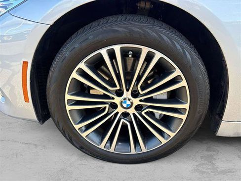 Used 2018 BMW 530i xDrive w/ Premium Package image 7