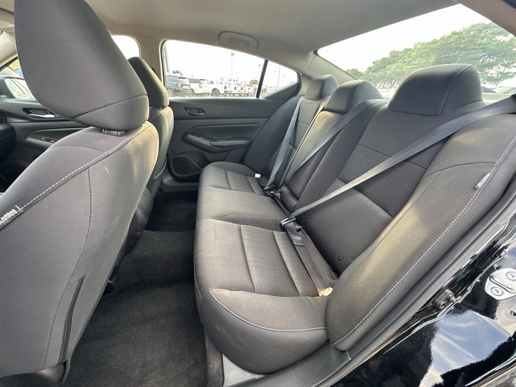 Used 2025 Nissan Altima 2.5 SV FWD image 15