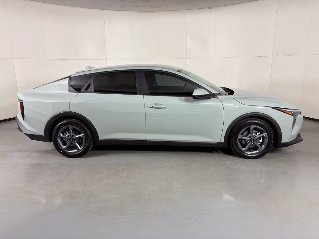 New 2026 Kia K4 FWD image 9