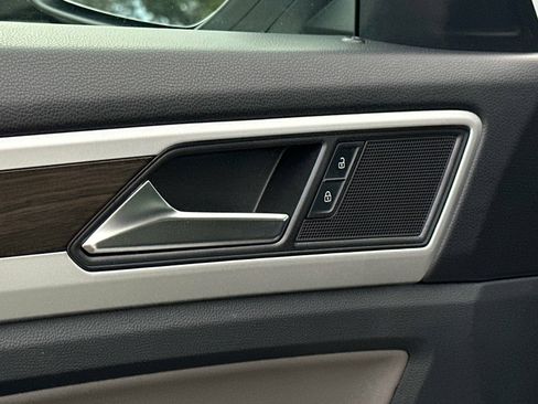 Certified 2023 Volkswagen Atlas SE image 18