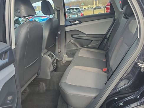 Used 2024 Volkswagen Taos SE image 9