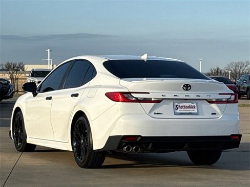 Used 2025 Toyota Camry SE image 6