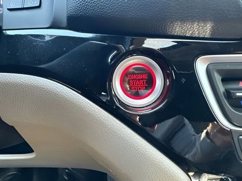 Used 2020 Honda Pilot Touring image 32