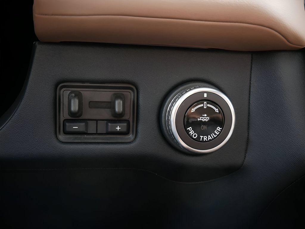 Used 2025 Lincoln Navigator Black Label AWD/4WD image 29