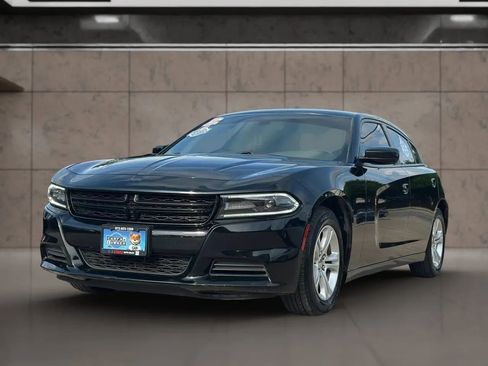 Used 2019 Dodge Charger SXT RWD image 2