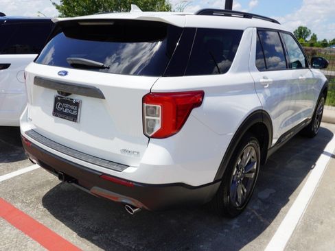 Used 2024 Ford Explorer XLT w/ Equipment Group 202A AWD/4WD image 5