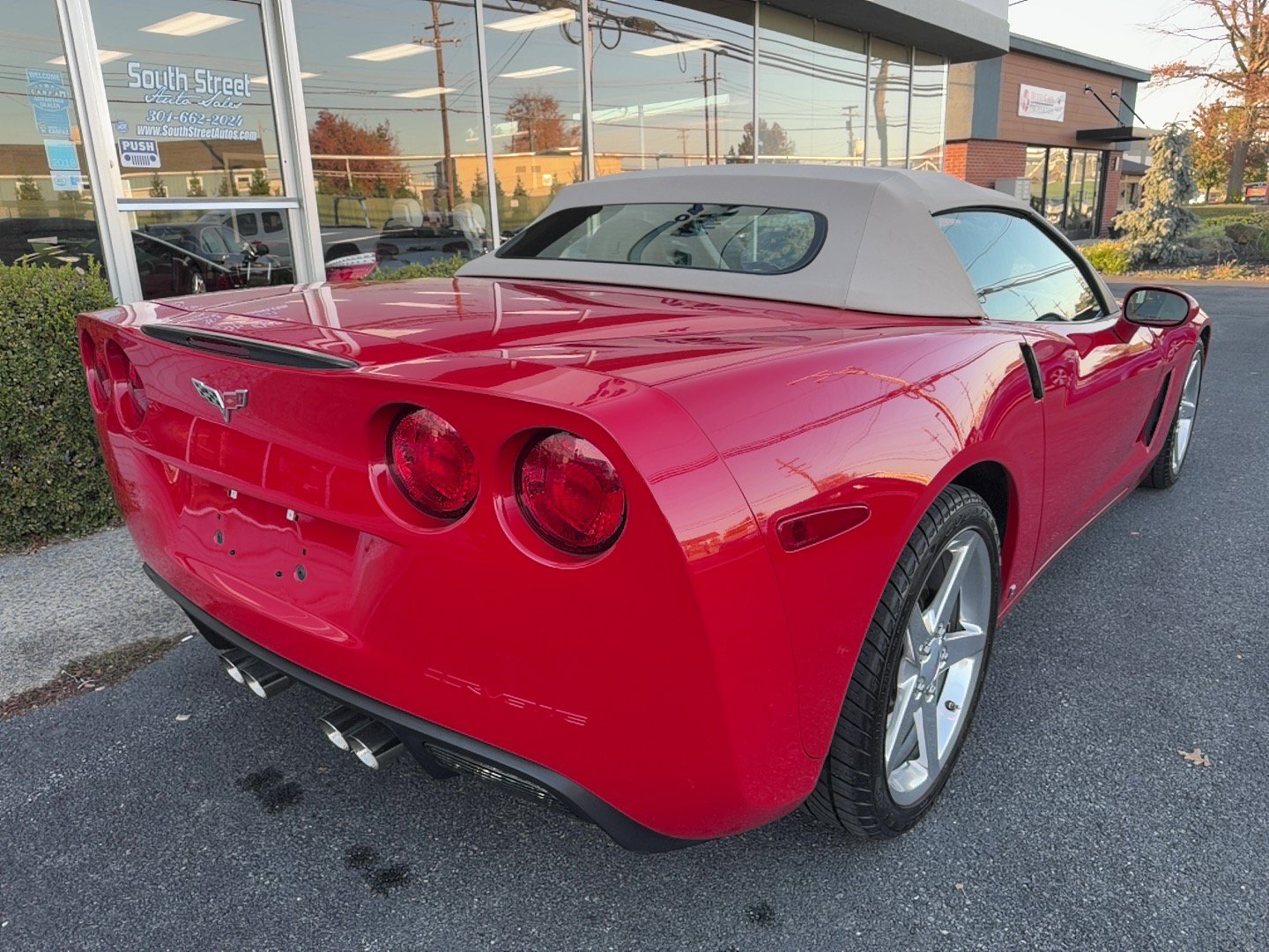 Used 2006 Chevrolet Corvette Convertible w/ Preferred Equipment Group RWD image 3