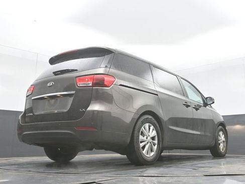 Used 2017 Kia Sedona LX w/ LX Essentials Premium Package FWD image 33