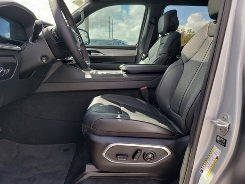 New 2026 Jeep Grand Wagoneer 2WD w/ Premium Group I image 16