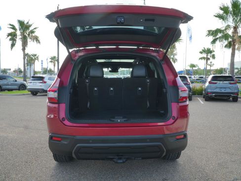 Used 2025 Honda Pilot TrailSport image 7