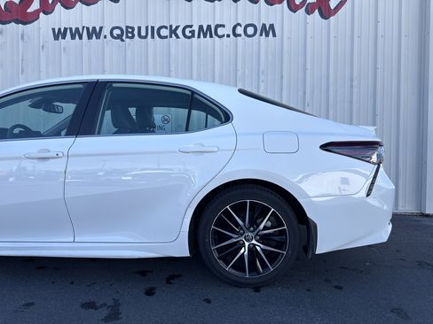Used 2023 Toyota Camry SE w/ Convenience Package image 2
