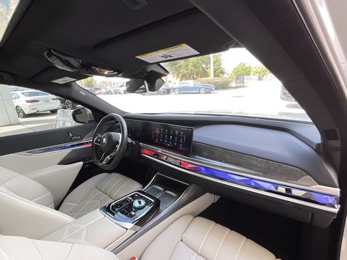 Certified 2024 BMW 760i xDrive w/ Premium Package 2 AWD/4WD image 21