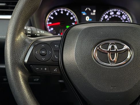 Used 2019 Toyota RAV4 XLE w/ Convenience Package FWD image 28