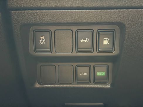 Used 2018 Nissan Rogue SV FWD image 25