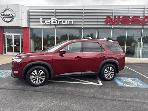 Used 2022 Nissan Pathfinder SL image 2