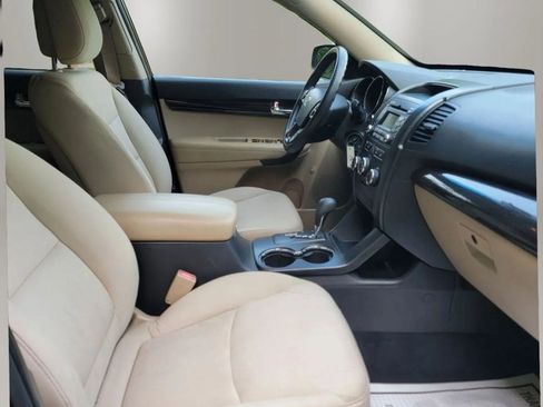 Used 2013 Kia Sorento LX AWD/4WD image 16