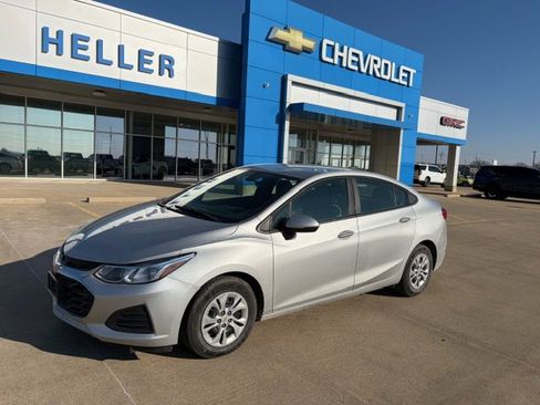 Used 2019 Chevrolet Cruze LS image 3