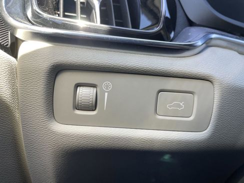 Used 2021 Volvo S60 T5 Momentum w/ Protection Package Premier image 19