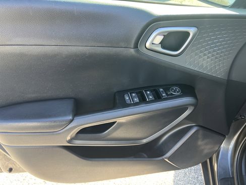 Used 2021 Kia Soul S image 20