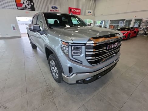 Used 2025 GMC Sierra 1500 SLT AWD/4WD image 6