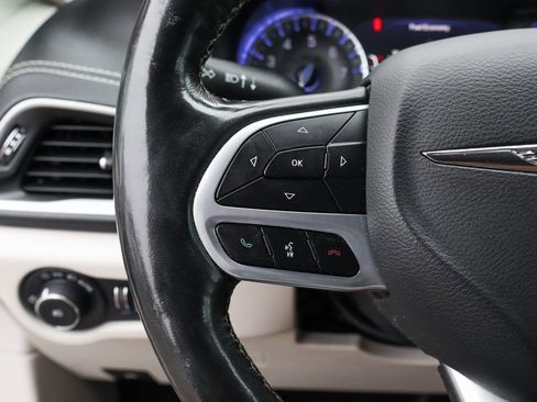 Used 2021 Chrysler Pacifica Touring-L image 22