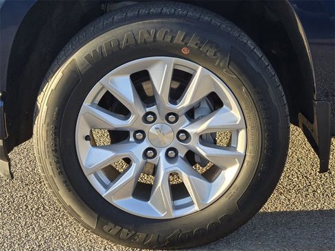 Used 2022 Chevrolet Silverado 1500 Custom w/ Safety Confidence Package image 11