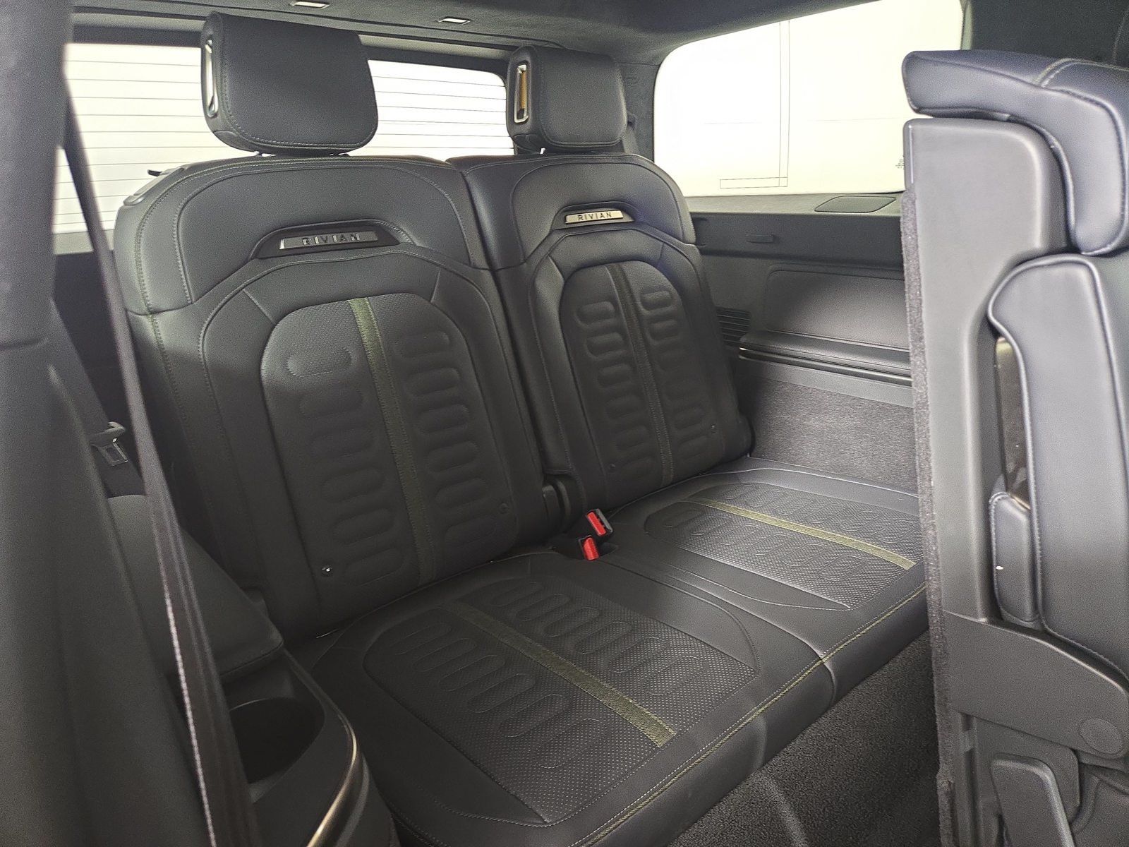 Used 2025 Rivian R1S Adventure Dual AWD/4WD image 25