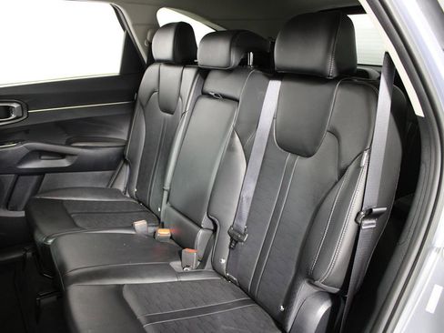 Used 2024 Kia Sorento S image 24