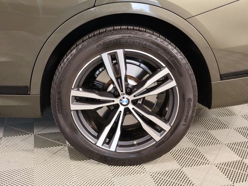 Used 2022 BMW X7 xDrive40i w/ M Sport Package AWD/4WD image 21