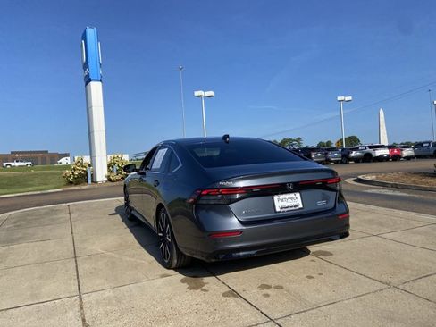 Used 2024 Honda Accord Touring image 9