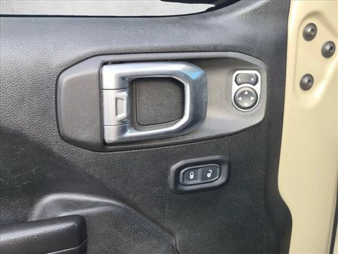 Used 2020 Jeep Gladiator Mojave AWD/4WD image 13