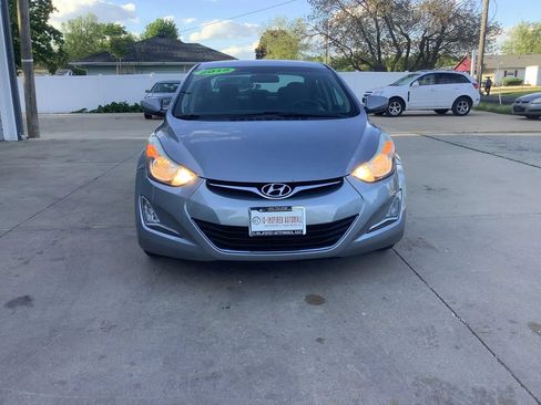 Used 2015 Hyundai Elantra SE w/ Option Group 02 FWD image 2