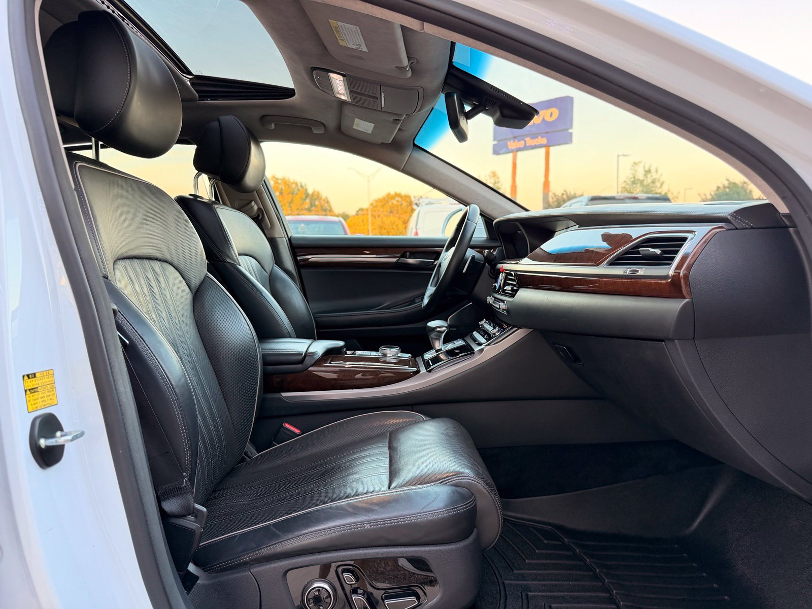 Used 2017 Genesis G90 3.3T Premium RWD image 38