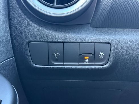 Used 2022 Hyundai Kona SEL w/ Convenience Package image 18