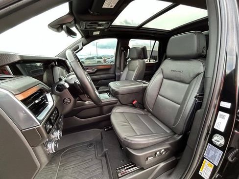Used 2025 GMC Yukon Denali w/ Denali Reserve Package AWD/4WD image 32