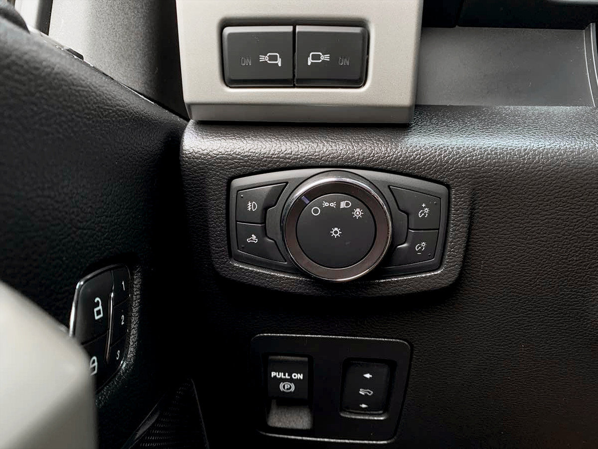 Used 2019 Ford F150 Lariat w/ Equipment Group 502A Luxury AWD/4WD image 24