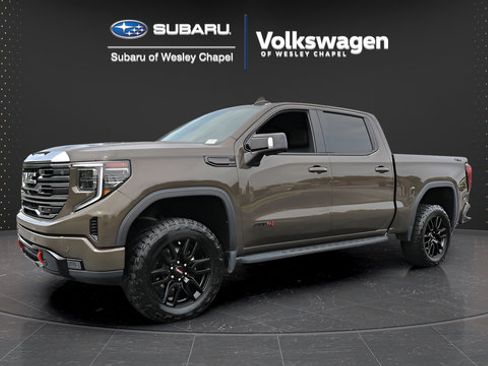 Used 2023 GMC Sierra 1500 AT4 w/ Technology Package AWD/4WD image 4