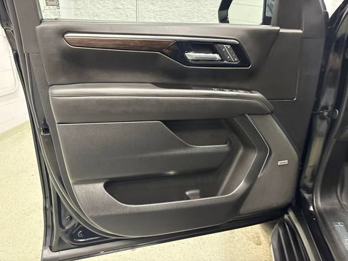 Used 2025 Chevrolet Tahoe Premier AWD/4WD image 14