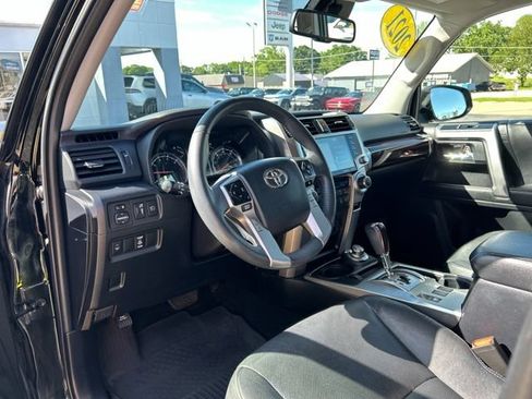 Used 2021 Toyota 4Runner Limited AWD/4WD image 27