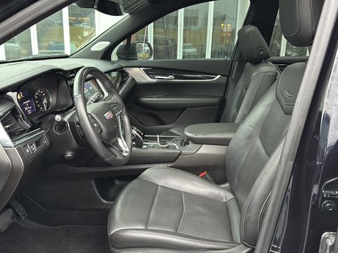 Used 2021 Cadillac XT6 Premium Luxury image 8