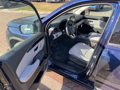 New 2025 Honda Pilot Touring image 17