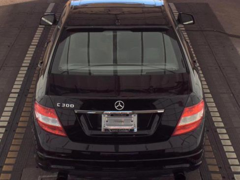 Used 2009 Mercedes-Benz C 300 Sedan image 5