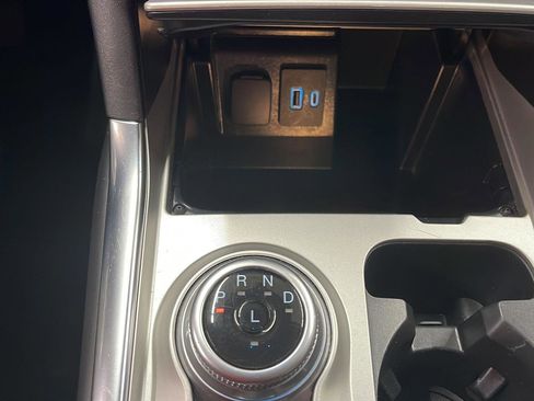 Used 2023 Ford Explorer Limited image 22