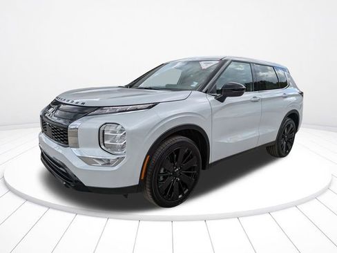 New 2026 Mitsubishi Outlander LE FWD image 8
