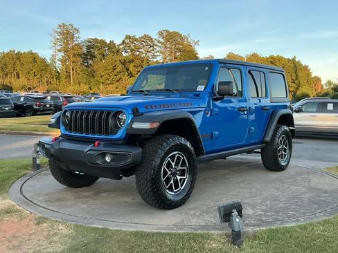 Used 2024 Jeep Wrangler Unlimited Rubicon AWD/4WD image 3