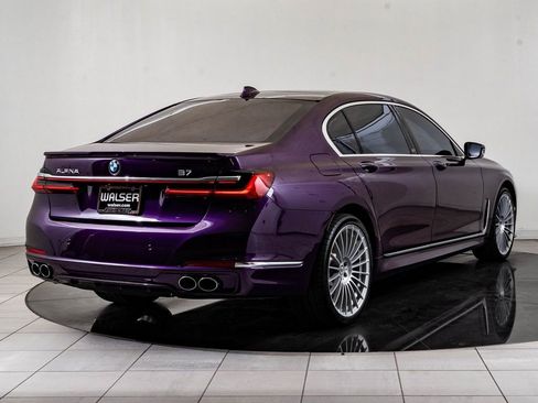 Certified 2022 BMW ALPINA B7 xDrive w/ Luxury Rear Seating Package image 10
