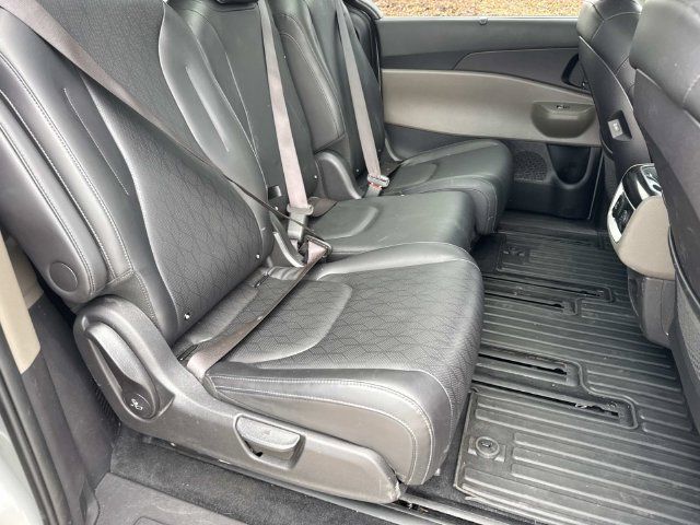Used 2025 Kia Carnival SX FWD image 12